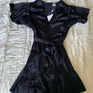 Selfie Leslie slightly ruffled dress!